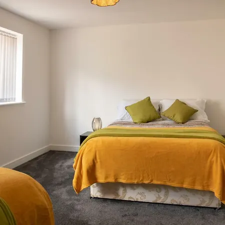 Holiday home Fantastic Large House With Private Parking *