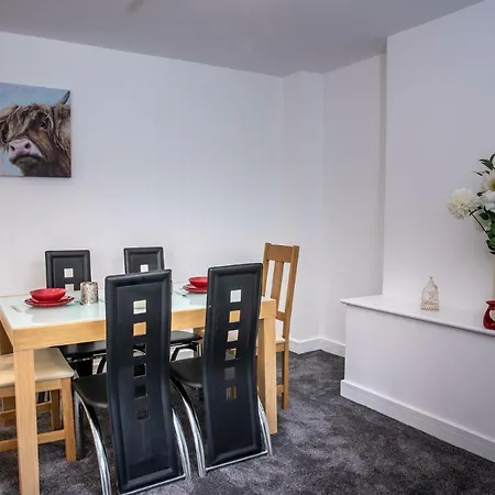 Holiday home Fantastic Large House With Private Parking *