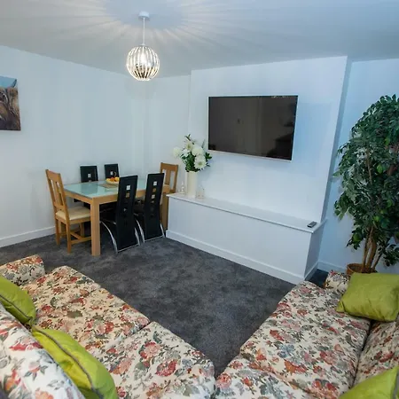 Fantastic Large House With Private Parking Holiday home Bradford (West Yorkshire)