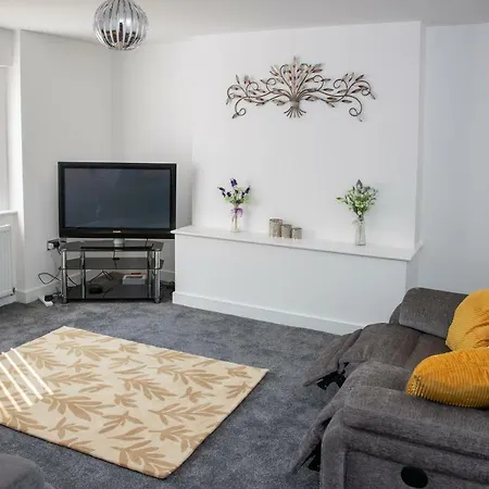 Fantastic Large House With Private Parking